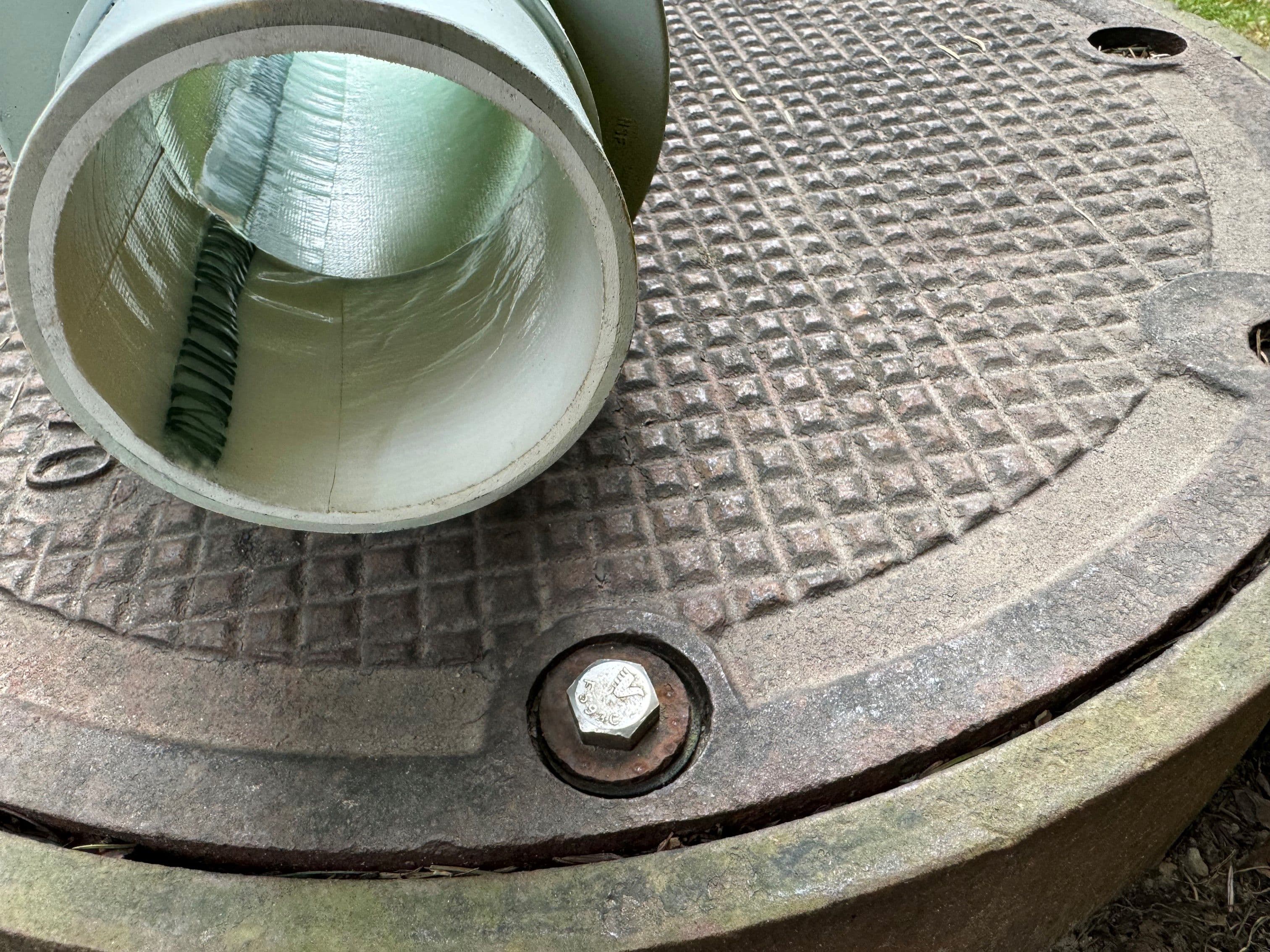 CIPP pipe on manhole